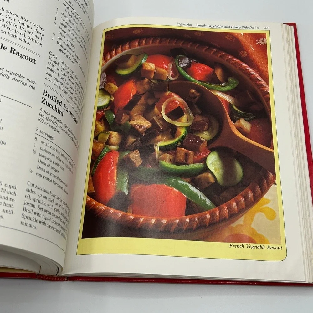 Betty Crockers International Cookbook 1980 Vintage Recipes Hardcover Illustrated